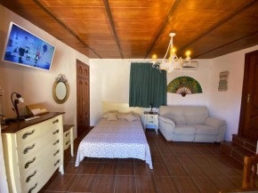 TrassierraRooms D Habitación equipada con cocina y baño en Córdoba